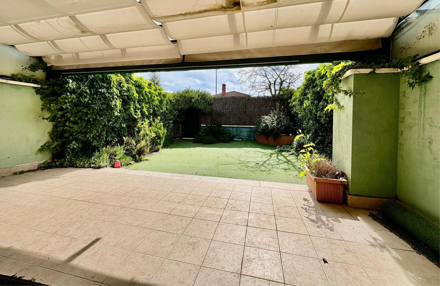 CHALET ADOSADO EN CALLE ENRIQUE LAFUENTE FERRARI - 307 m2