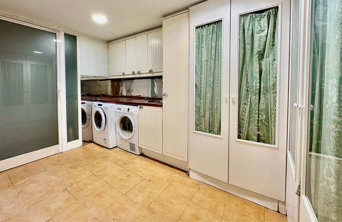 CHALET ADOSADO EN CALLE ENRIQUE LAFUENTE FERRARI - 307 m2