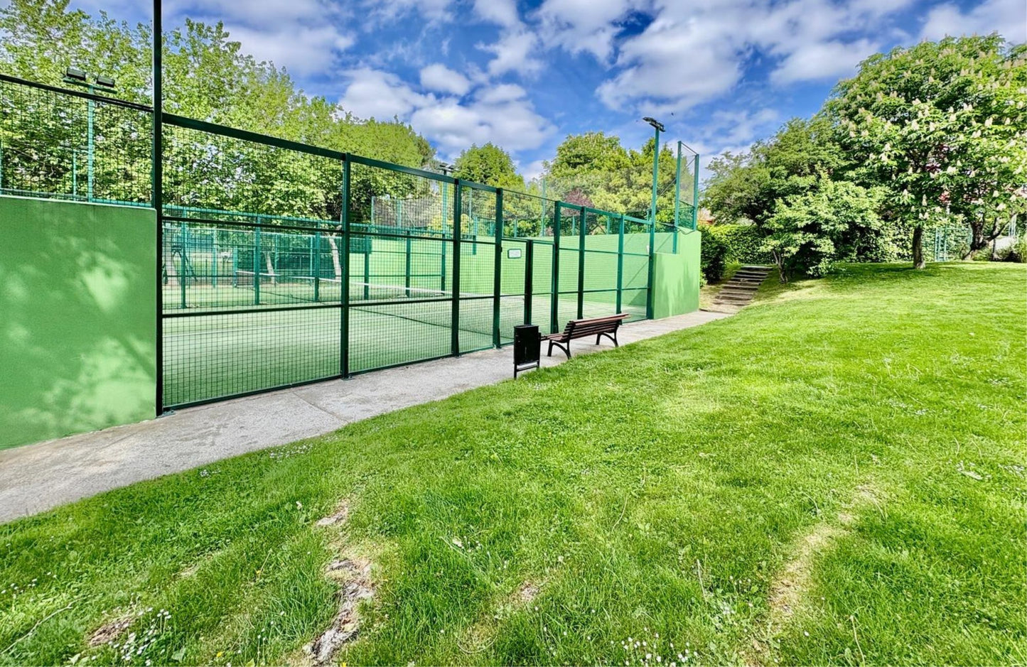 CHALET ADOSADO EN CALLE ENRIQUE LAFUENTE FERRARI - 307 m2