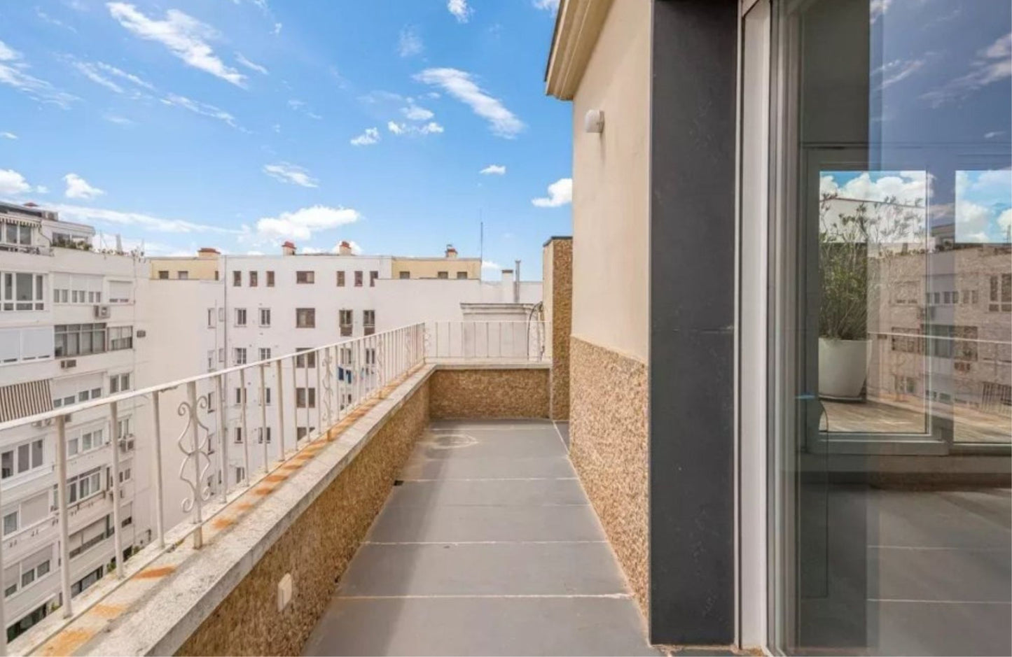 ÁTICO EN CALLE CASTELLÓ - 320 m2