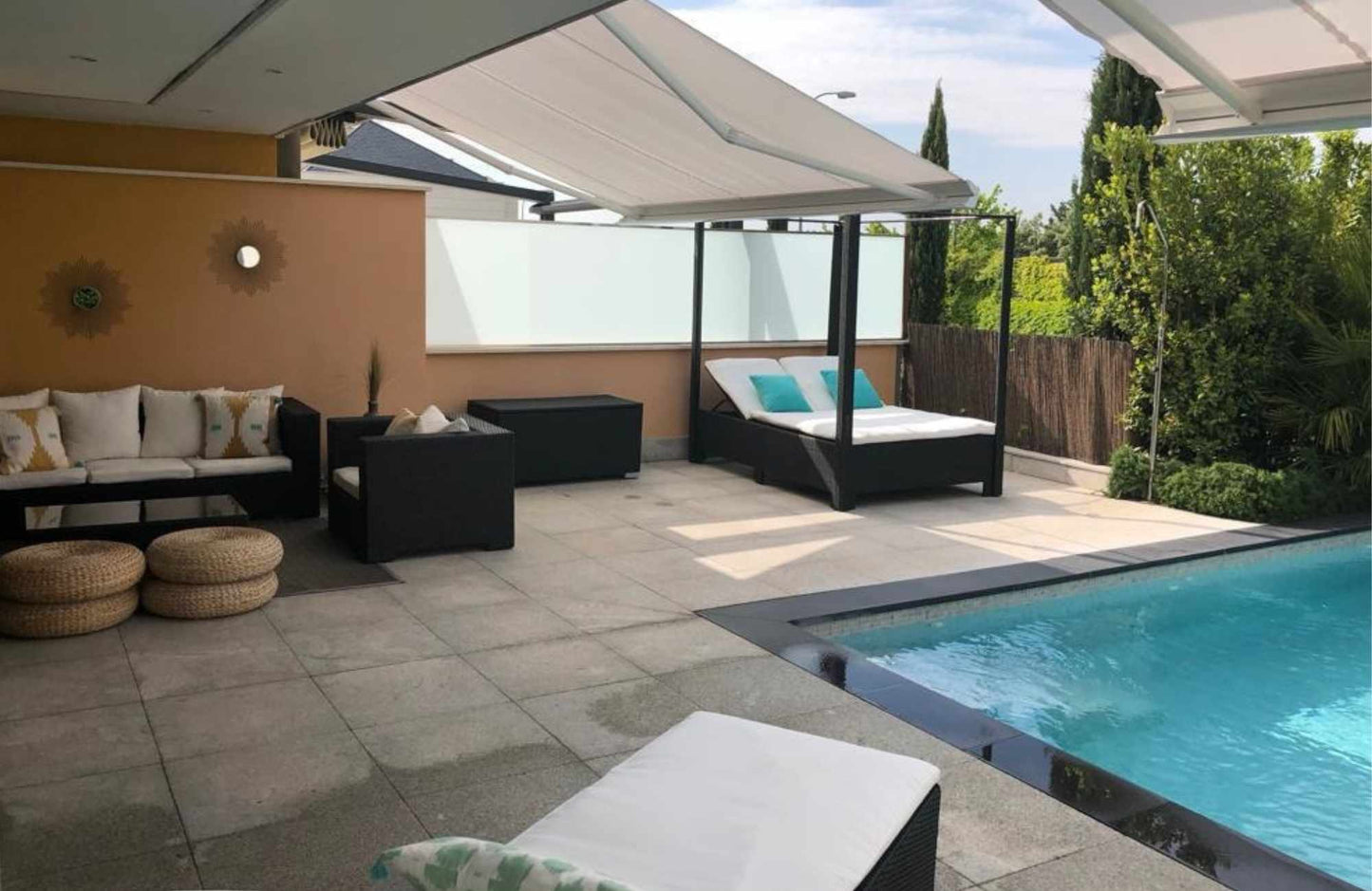 CHALET PAREADO EN CALLE SAN ENRIQUE DE OSSÓ - 330 m2