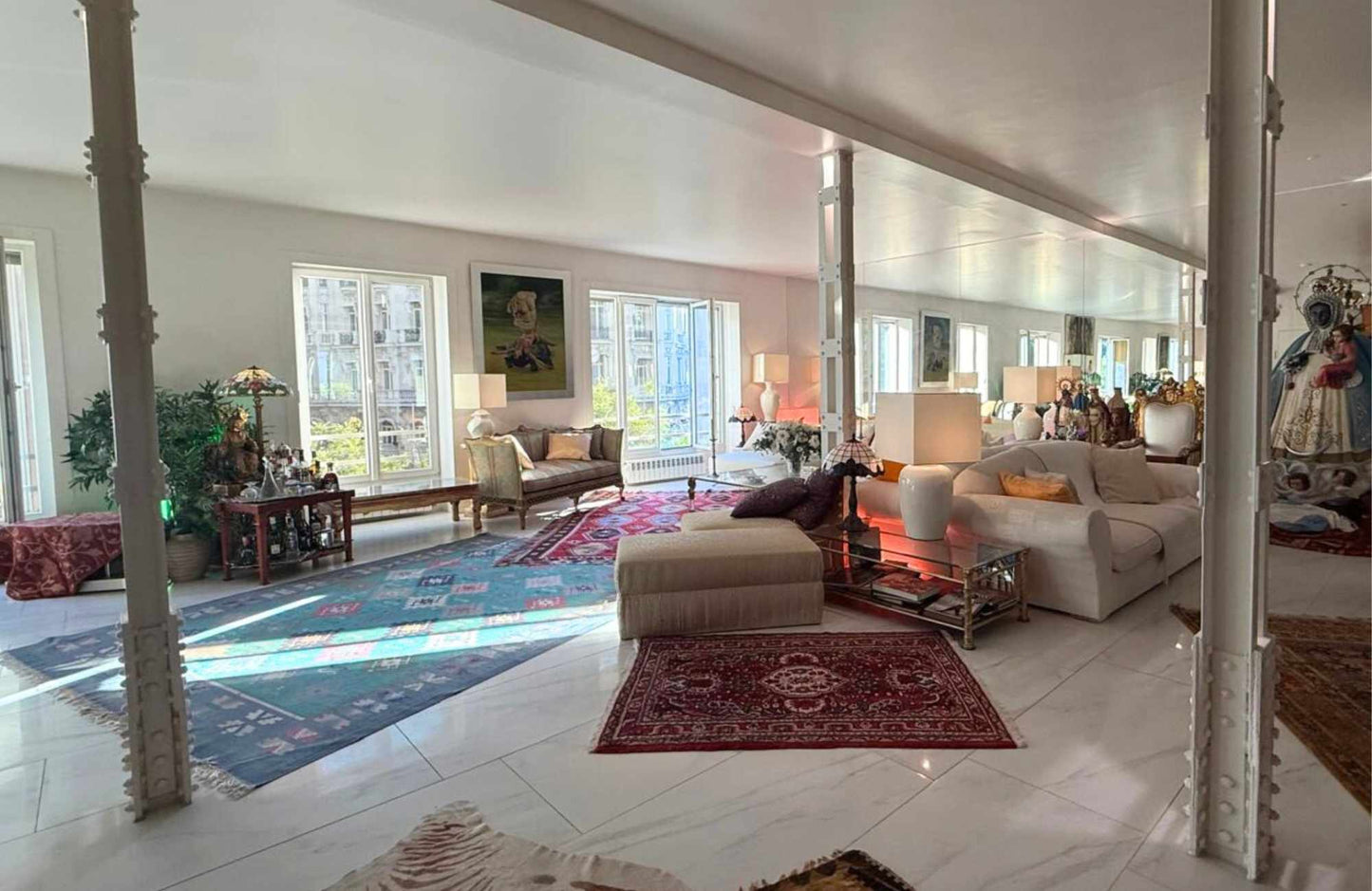 PISO EN PLAZA DE LAS CORTES - 330 m2