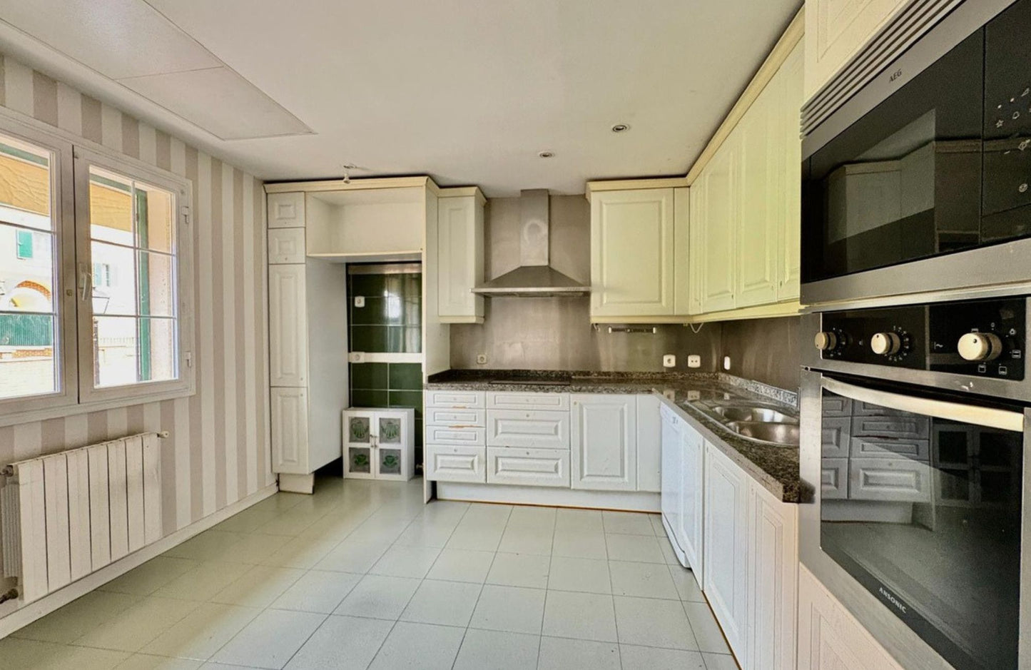 CHALET ADOSADO EN CALLE ENRIQUE LAFUENTE FERRARI - 307 m2