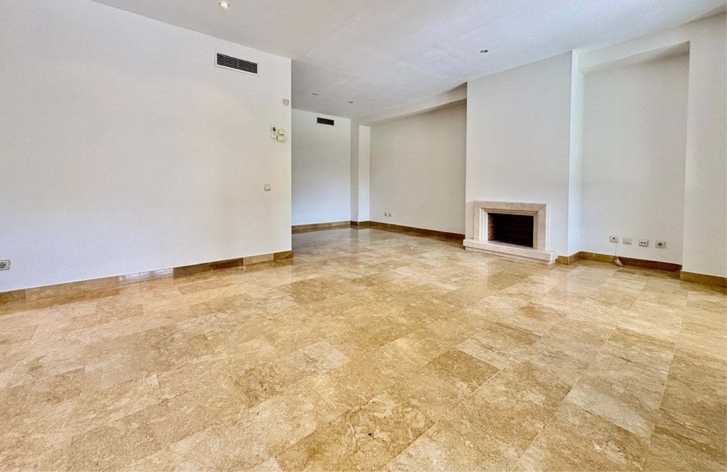 CHALET ADOSADO EN CALLE ENRIQUE LAFUENTE FERRARI - 307 m2