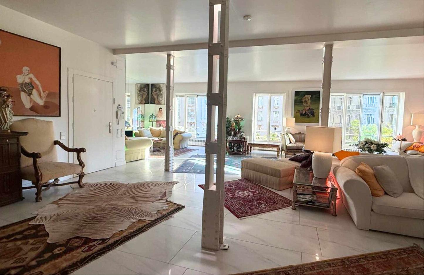 PISO EN PLAZA DE LAS CORTES - 330 m2