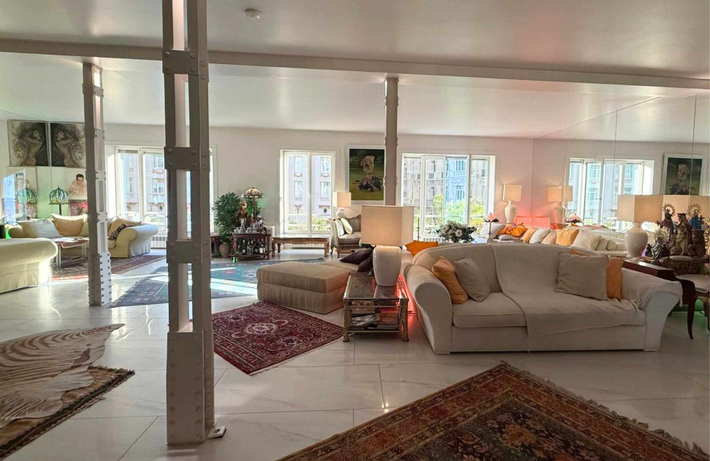 PISO EN PLAZA DE LAS CORTES - 330 m2