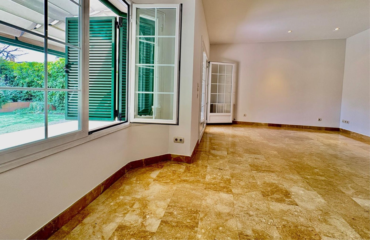 CHALET ADOSADO EN CALLE ENRIQUE LAFUENTE FERRARI - 307 m2