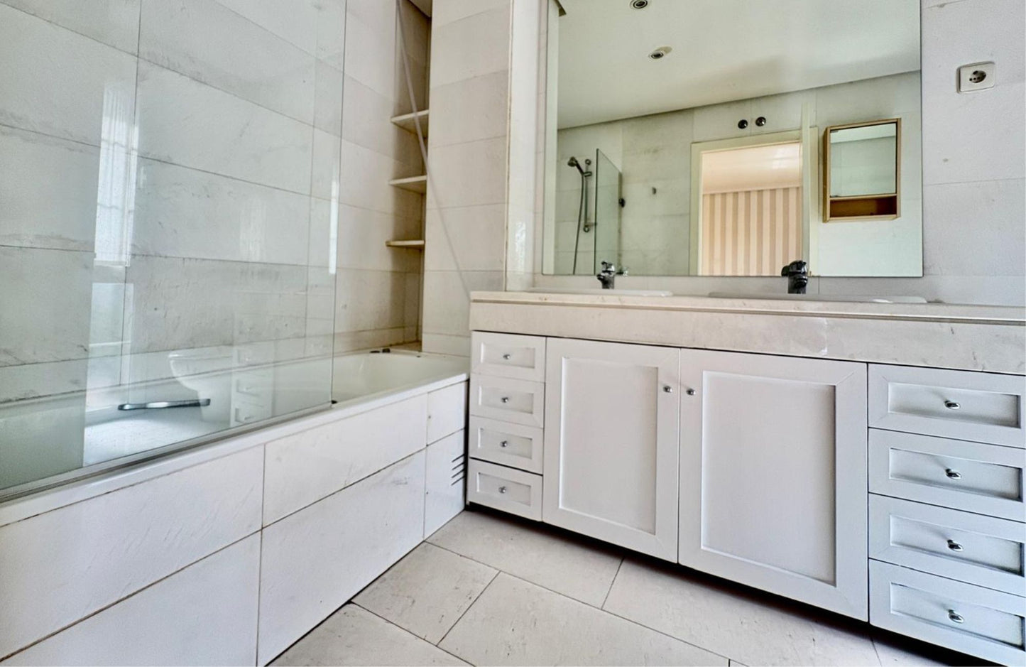 CHALET ADOSADO EN CALLE ENRIQUE LAFUENTE FERRARI - 307 m2