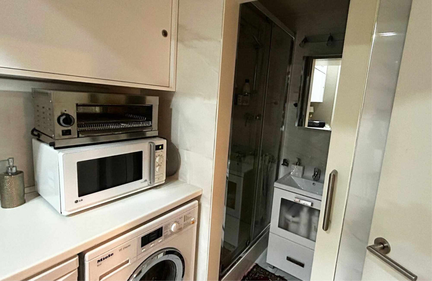 PISO EN PLAZA DE LAS CORTES - 330 m2