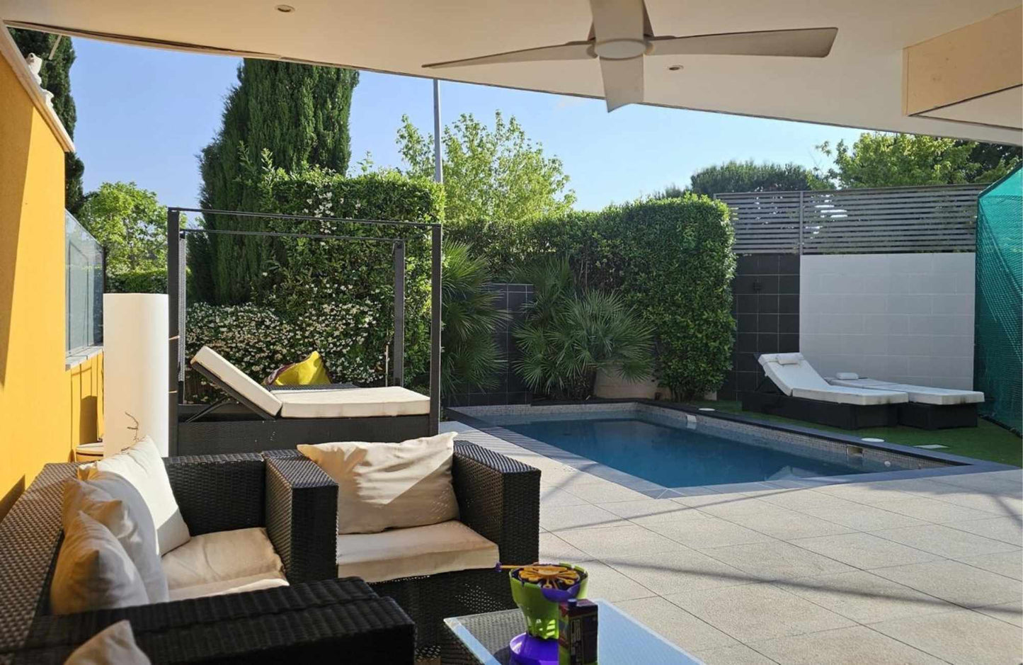 CHALET PAREADO EN CALLE SAN ENRIQUE DE OSSÓ - 330 m2