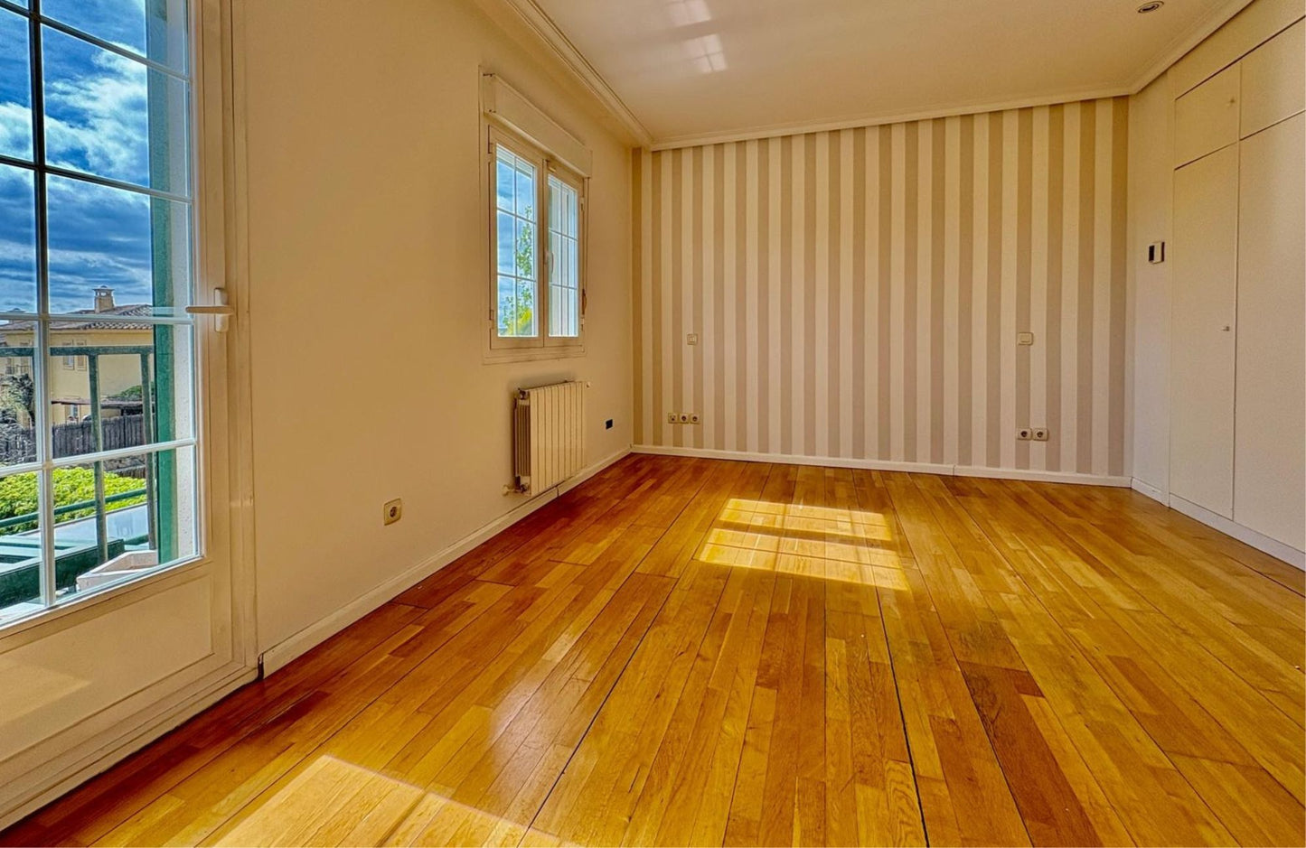 CHALET ADOSADO EN CALLE ENRIQUE LAFUENTE FERRARI - 307 m2