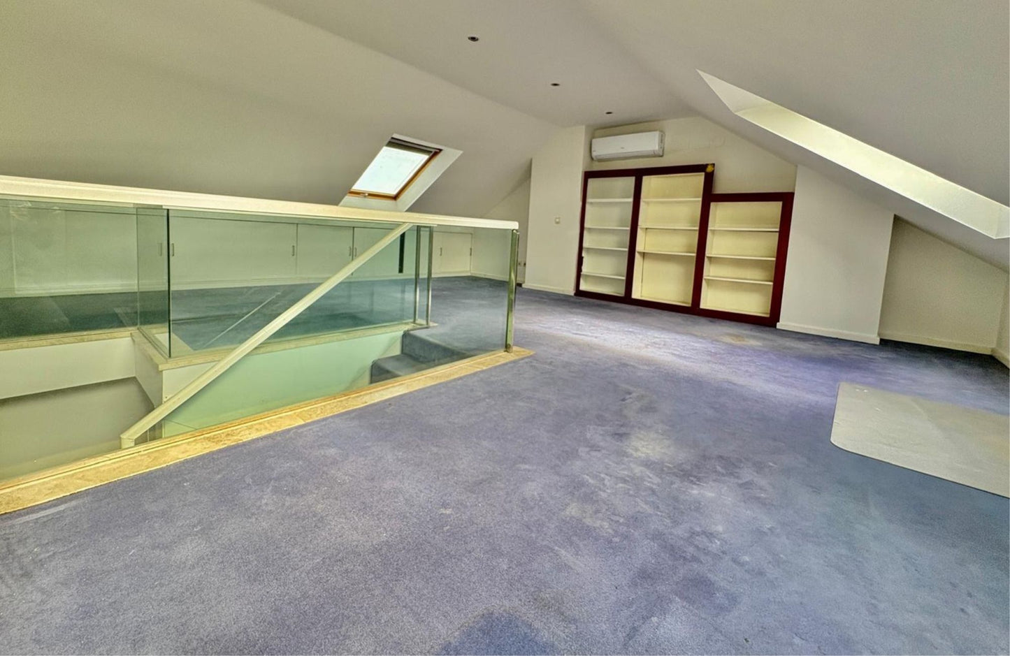 CHALET ADOSADO EN CALLE ENRIQUE LAFUENTE FERRARI - 307 m2