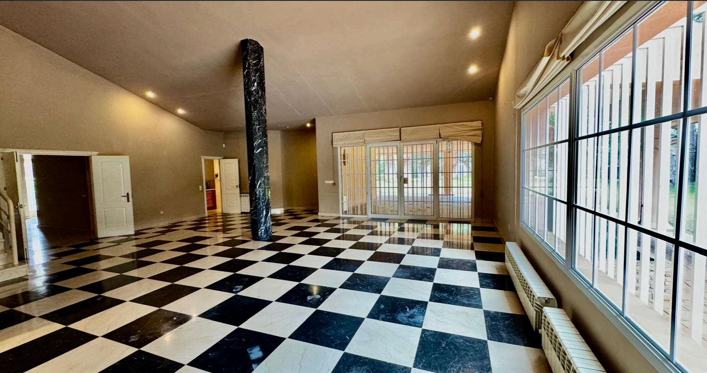 CHALET URBANIZACIÓN FUENTE DEL FRESNO - 720 m2