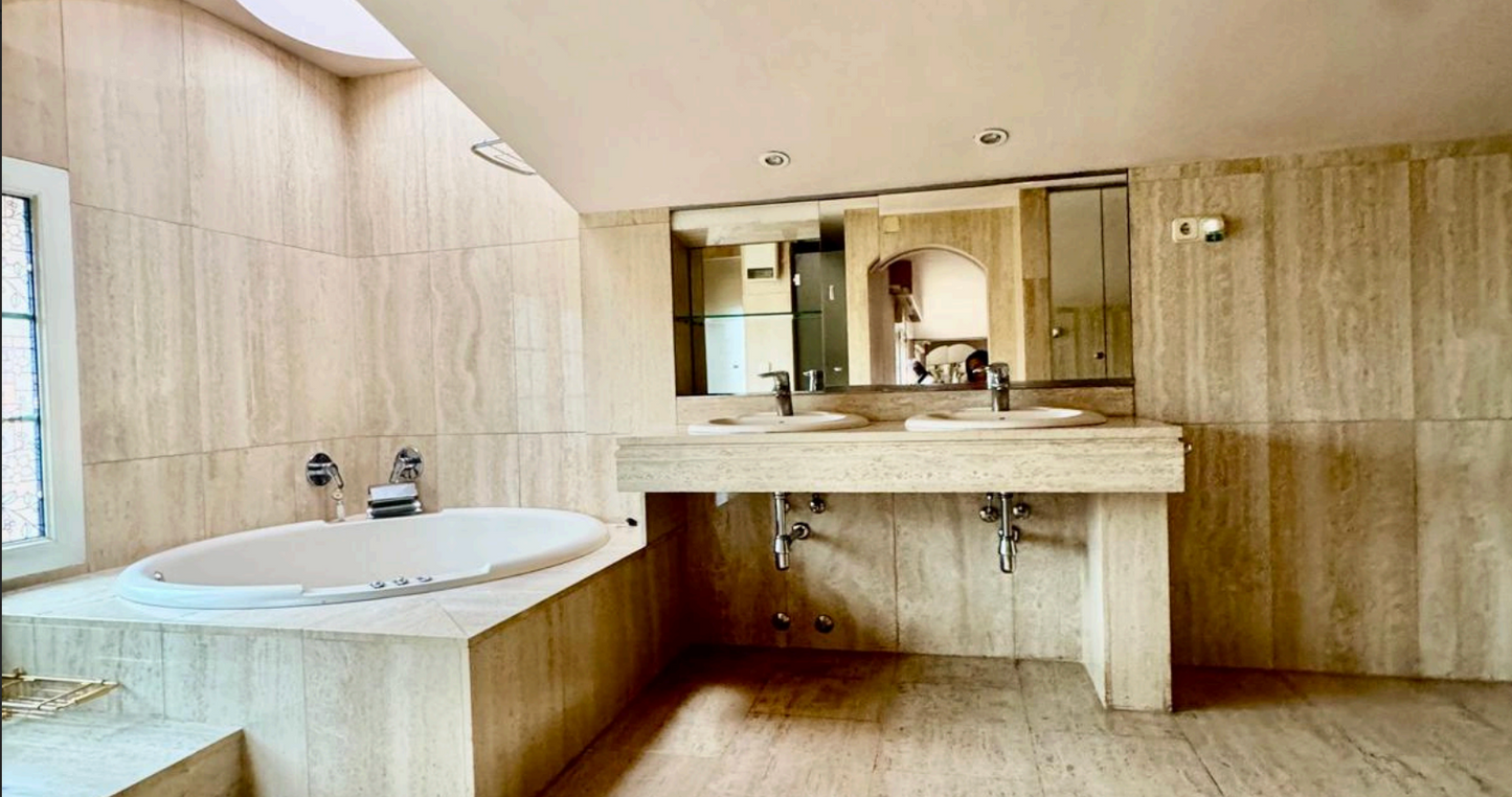 CHALET URBANIZACIÓN FUENTE DEL FRESNO - 720 m2